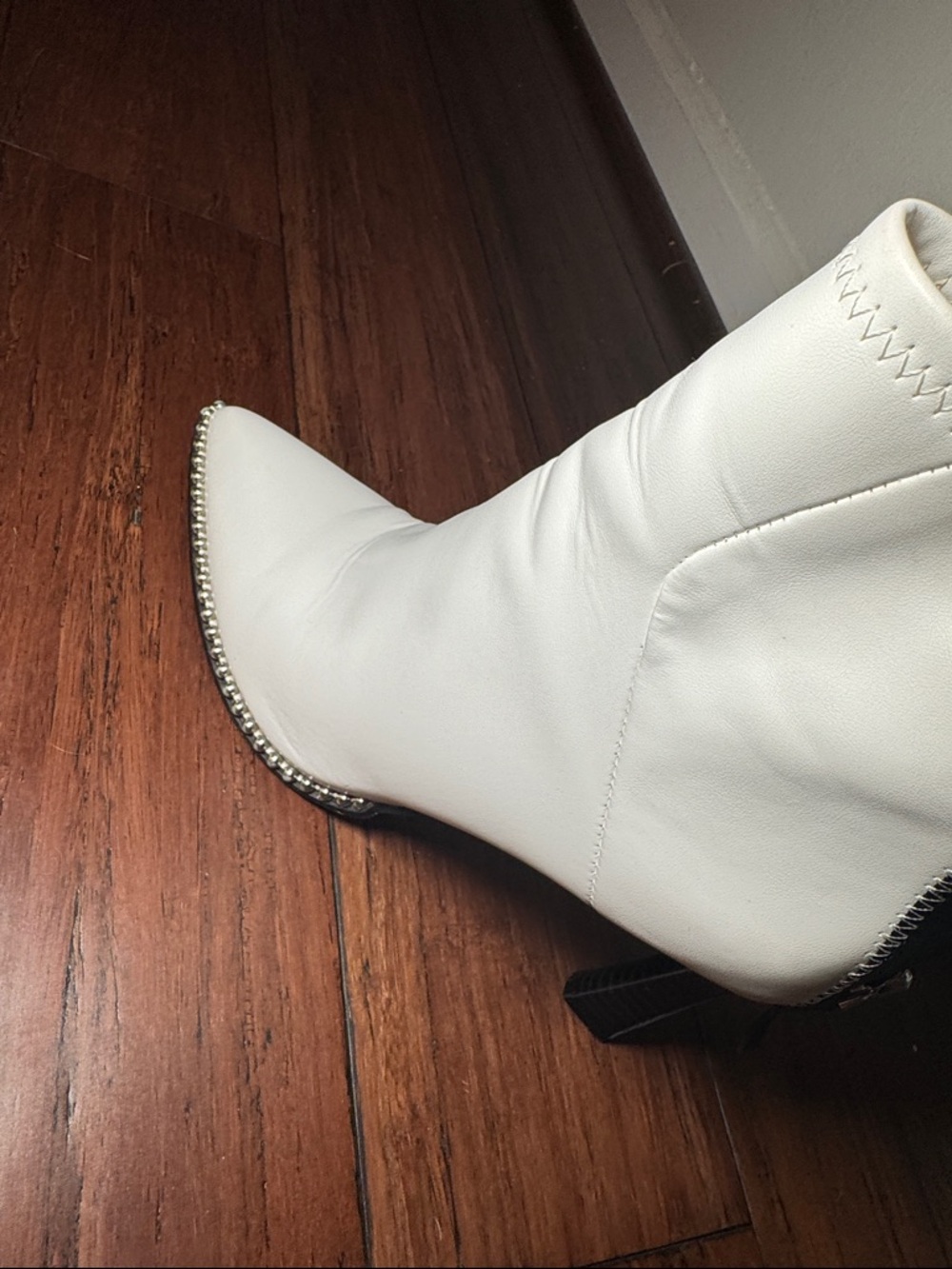 👑👑👑BCBGeneration White Pointed Toe Rhinestone-Trim Ankle Boots READ DESC - Picture 4 of 9